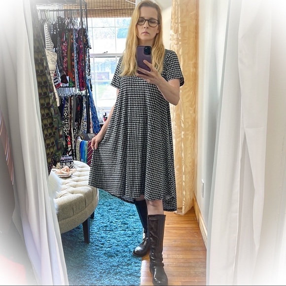 💕Beautiful & fun houndstooth Lularoe Carly Swing Dress💕 - Picture 10 of 10
